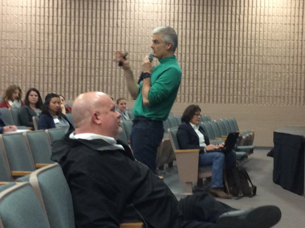 KevinCaseDSD's tweet photo. The key question 2 flipped learning is what is the best use of face to face class time? #FlipConKansas @jonbergmann https://t.co/WkX2B5GUbH