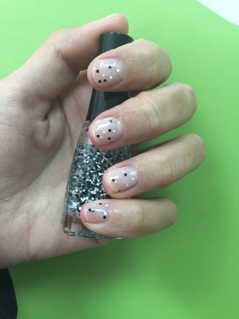 StetikXpressPla's tweet photo. Muy pronto,nueva marca de maquillaje y pintauñas FASHION MAKE UP en #Stetikxpress 💅🏼💅🏼 Os gusta??? #uñasdalmata https://t.co/h7RCHZXi6W