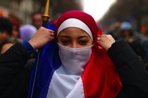 Mahdiekm's tweet photo. L'image parle d'elle même... Soyons tous unis contre les VRAIES terroristes https://t.co/6YFee66y41