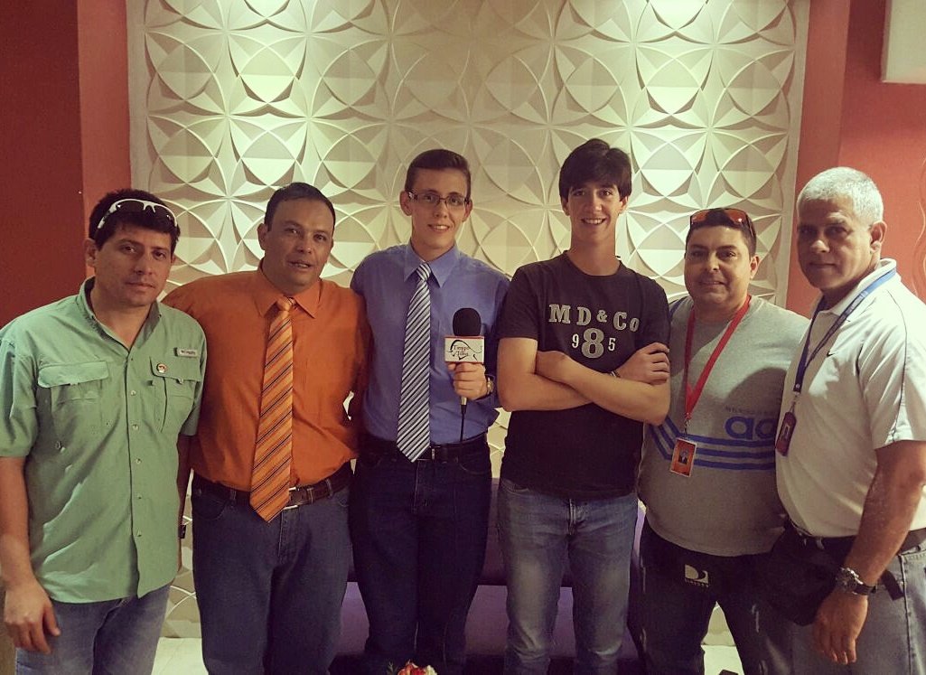 TiempoDeTorosTV's tweet photo. Se abre la #FeriaDeLaChinita2015 con @escribanomanuel, @EsauFernandez y @CALIFADEARAGUA.
¡Que Dios reparta suerte! https://t.co/0CW9bDH7kQ