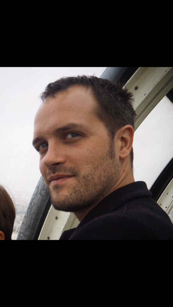 marclandre's tweet photo. #Bataclan #rechercheParis Matthieu Giroud né le 24/09/77, cheveux bruns, yeux bleus, 1m84, grain beauté sur le crane https://t.co/nWgRXbADdv