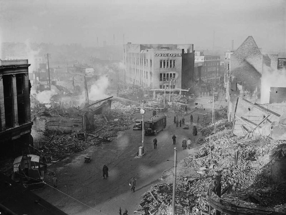 jdandroisin's tweet photo. 75 years ago tonight, nearly 600 lives were lost &amp; 1000 people injured in the #Coventry Blitz. #WeWILLrememberthem!! https://t.co/znMnyXAgmI