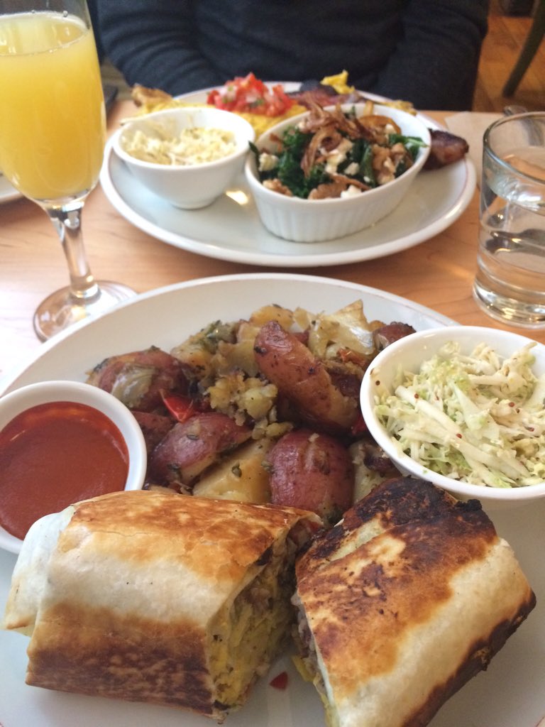 deannareyes's tweet photo. amazing brunch at @HarvestKitch_TO! https://t.co/2uzQOHPVL5
