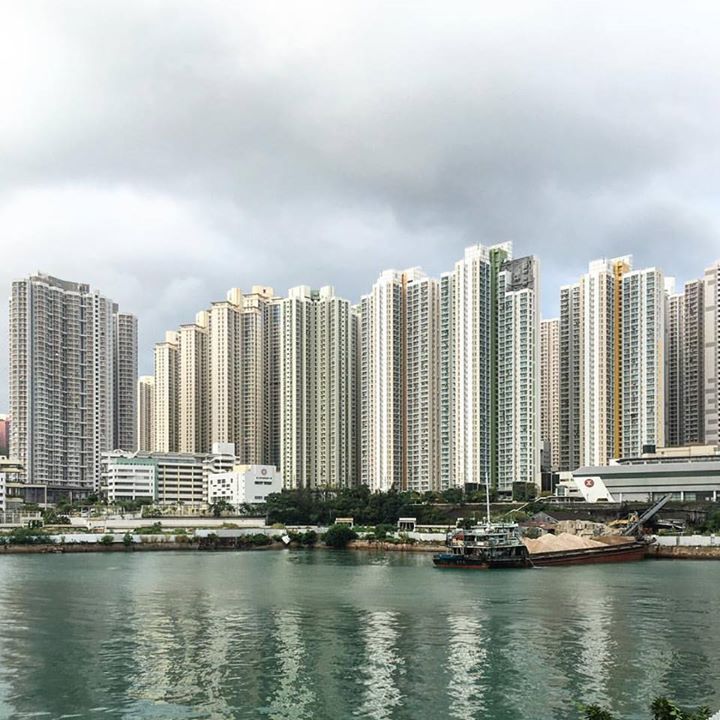 ArchDaily's tweet photo. #HongKong and its density  #architecture #archdaily #instagood #iphonesia #hyperdensity #urbanage https://t.co/I0Eq7ayOb4