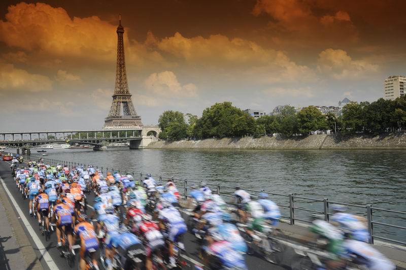 velominati's tweet image. Vive la France! #ParisAttacks