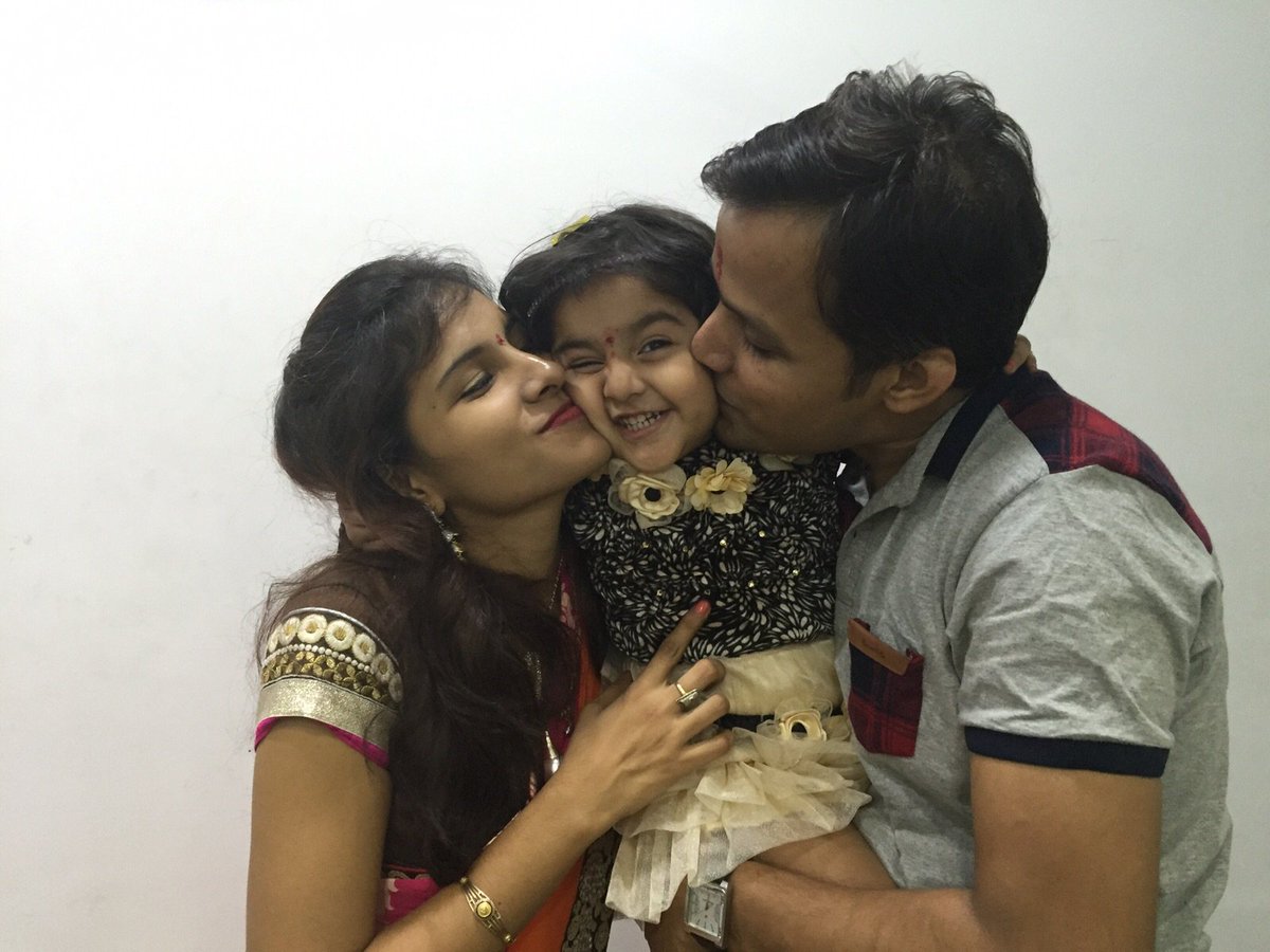 snehalataj's tweet photo. @CbazaarFashion #CbazaarLuvsPRDP the love triangle is incomplete without my daughter .afcousre the other two are V https://t.co/fHU5tp5QKy