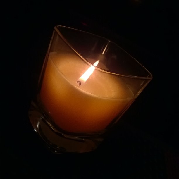 CeStenella's tweet photo. Une bougie, une pensée, de la tristesse et beaucoup de soutien aux amis et familles des victimes #prayforparis https://t.co/dD4vR5B90S