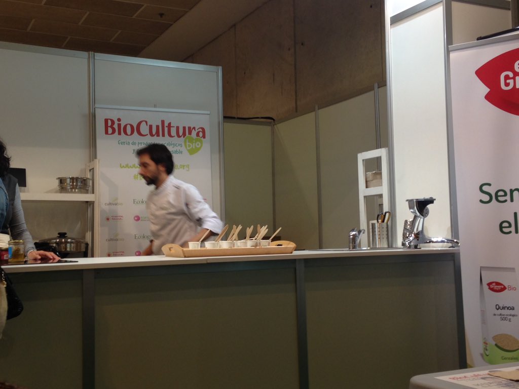 Celia_GP's tweet photo. Aprendiendo en #bioculturamadrid sobre el mito de los lácteos, colesterol,etc https://t.co/RdTJQcsDaU