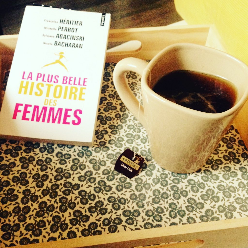 mallysbooks's tweet photo. Lire, pour oublier quelques instants la folie des hommes #prayforparis #peaceforourworld https://t.co/sTZstOPagP