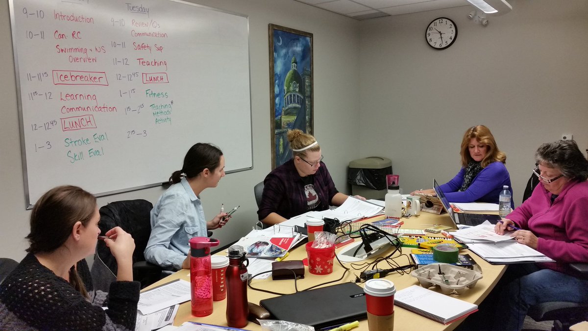 terri_tedwards's tweet photo. Look at them go! #redcrosstalk #swimminginstructors https://t.co/plaRzc1Kgw