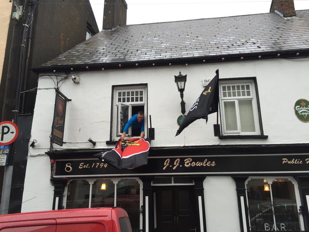 fritterish's tweet photo. @jjbowlespub ready for Munster v Treviso #bestpintinlimerick #SUAF https://t.co/VAvAcTvuI7