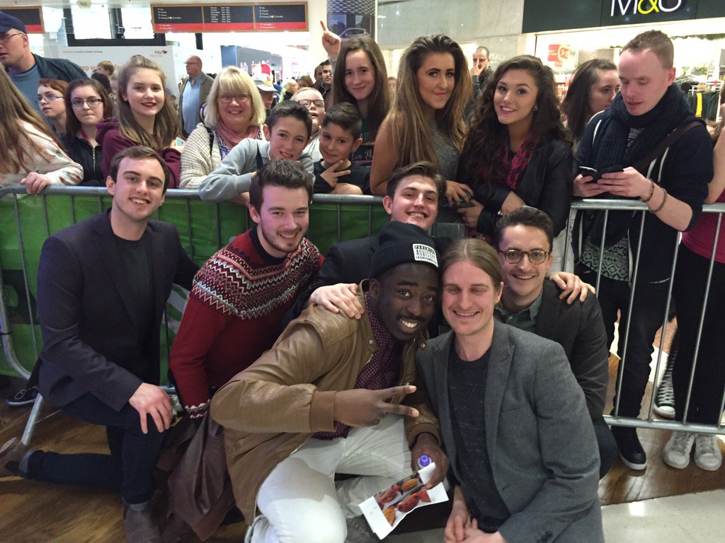 TheSOPitches's tweet photo. Had suuuuuuch a good time performing at @intuMerryHill today! The crowd was amaaaazing! #squadgoals #xmaslights https://t.co/hKGTKbubXK