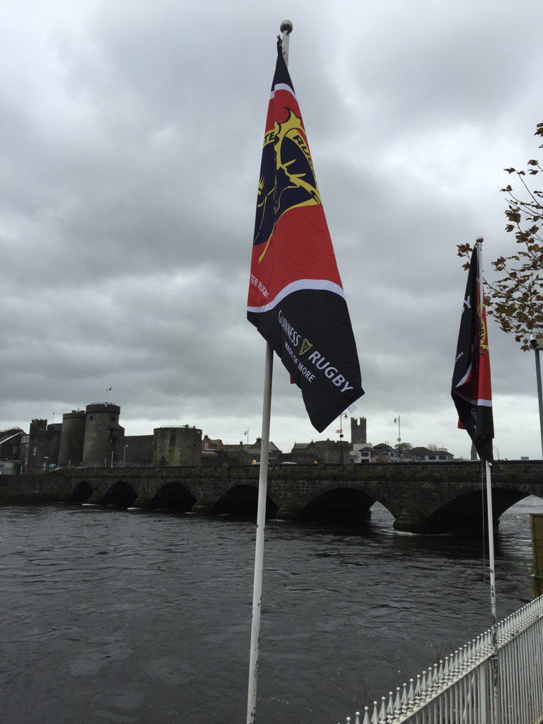 fritterish's tweet photo. View from the beautiful sun deck of @jjbowlespub #bestpintinlimerick #SUAF come on Munster https://t.co/7bO7wMkd4q