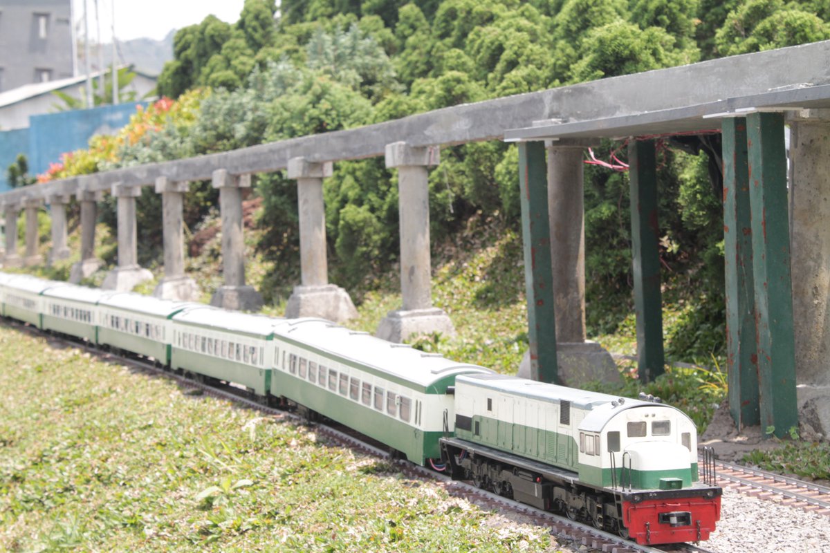 DestiawanIpan's tweet photo. Miniatur kereta #FloatingMarket https://t.co/dMgEDwl8g9