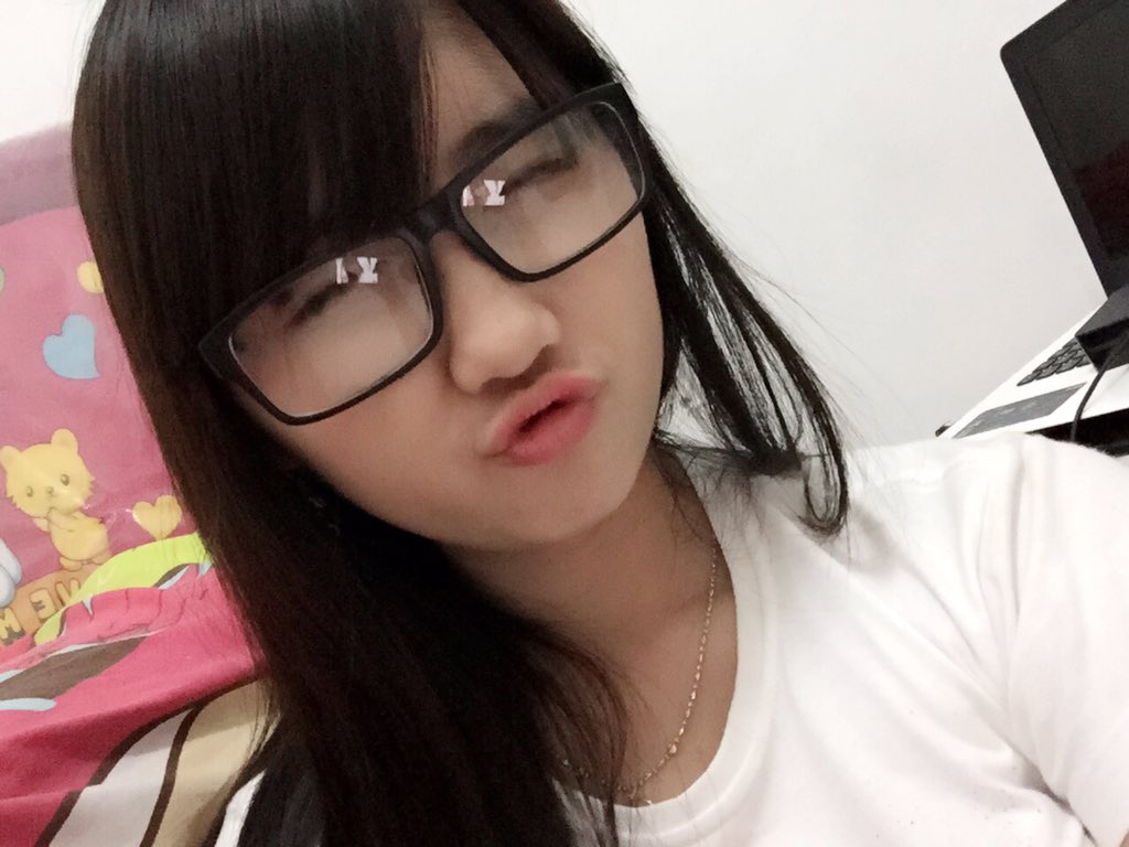 Selfie selfie nggak jelas wkwkw