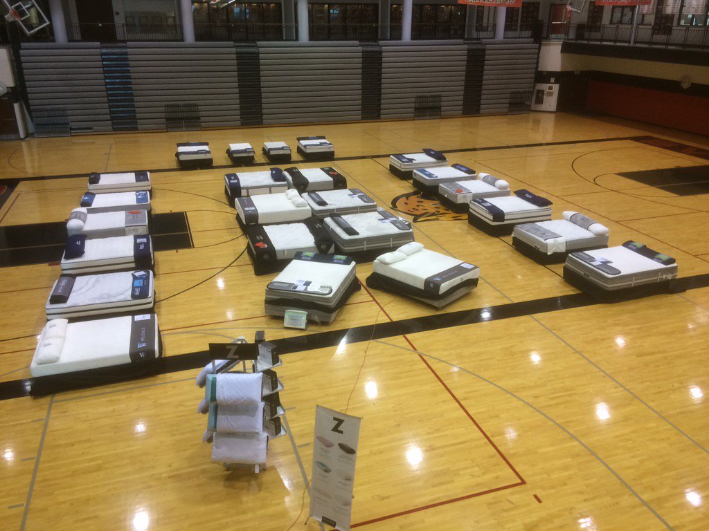 cfskansascity's tweet photo. @BVWestDebate Mattress Sale today @BVW! New beds and pillows! Save $50 off a bed w/ this tweet! https://t.co/vRsJkPx6ti