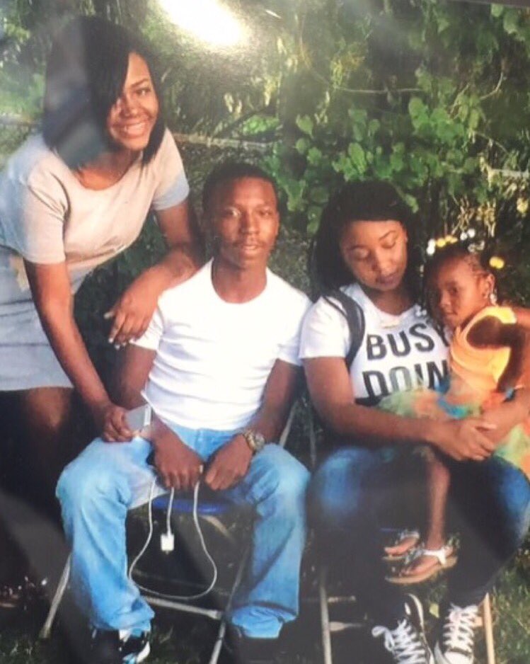 Loudpack__twan's tweet photo. Your girls 😘😘❤️ #KhoUncle 😌we miss you #k https://t.co/rwDDn2a9Ws
