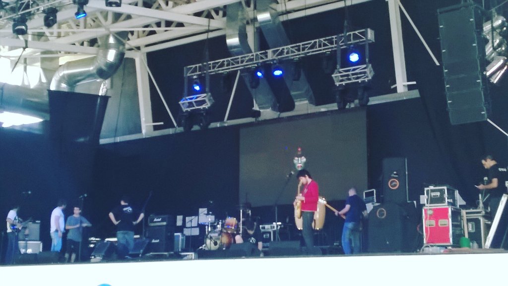 GuadaMongedlc's tweet photo. Aquí y ahora 👆 @Mega983Prueba de sonido #vanakara#FestivalNuestro#LoQueSeViene#Mega98.3 https://t.co/k6N6E0oS2u