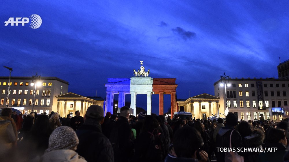 #ParisAttacks Berlin: rassemblement de soutien devant la porte de Brandebourg #AFP