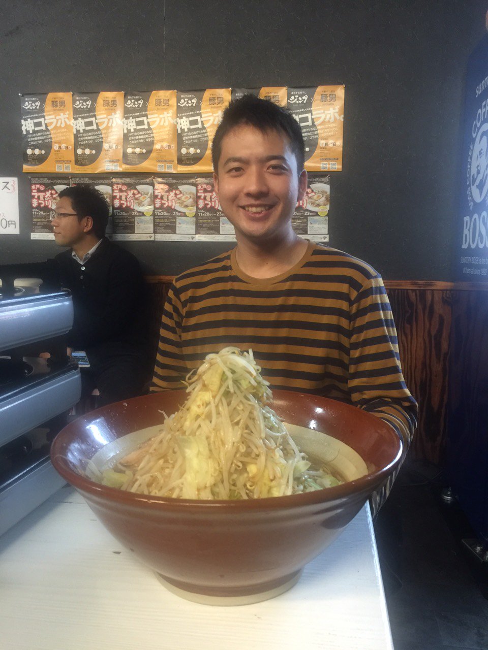 Twitter 上的 豚男店主 第１回豚男大食い選手権大会 優勝者 水戸ラーメン祭り 豚男 八角コラボtシャツプレゼント致します まだ出来ていませんが 笑顔すごくいいね 笑 おめでとうございます O T Co Pozjyusrsy Twitter