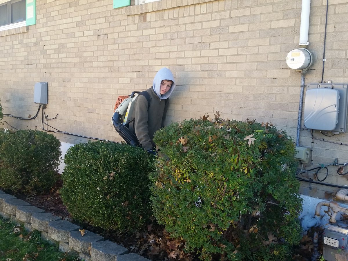 habelf350's tweet photo. Working for @PWCincy at #PrepareAffair with the Cardinal Pacelli 7th and 8th Grade.  LOL (Lots of Leaves) https://t.co/U58KNGujc2
