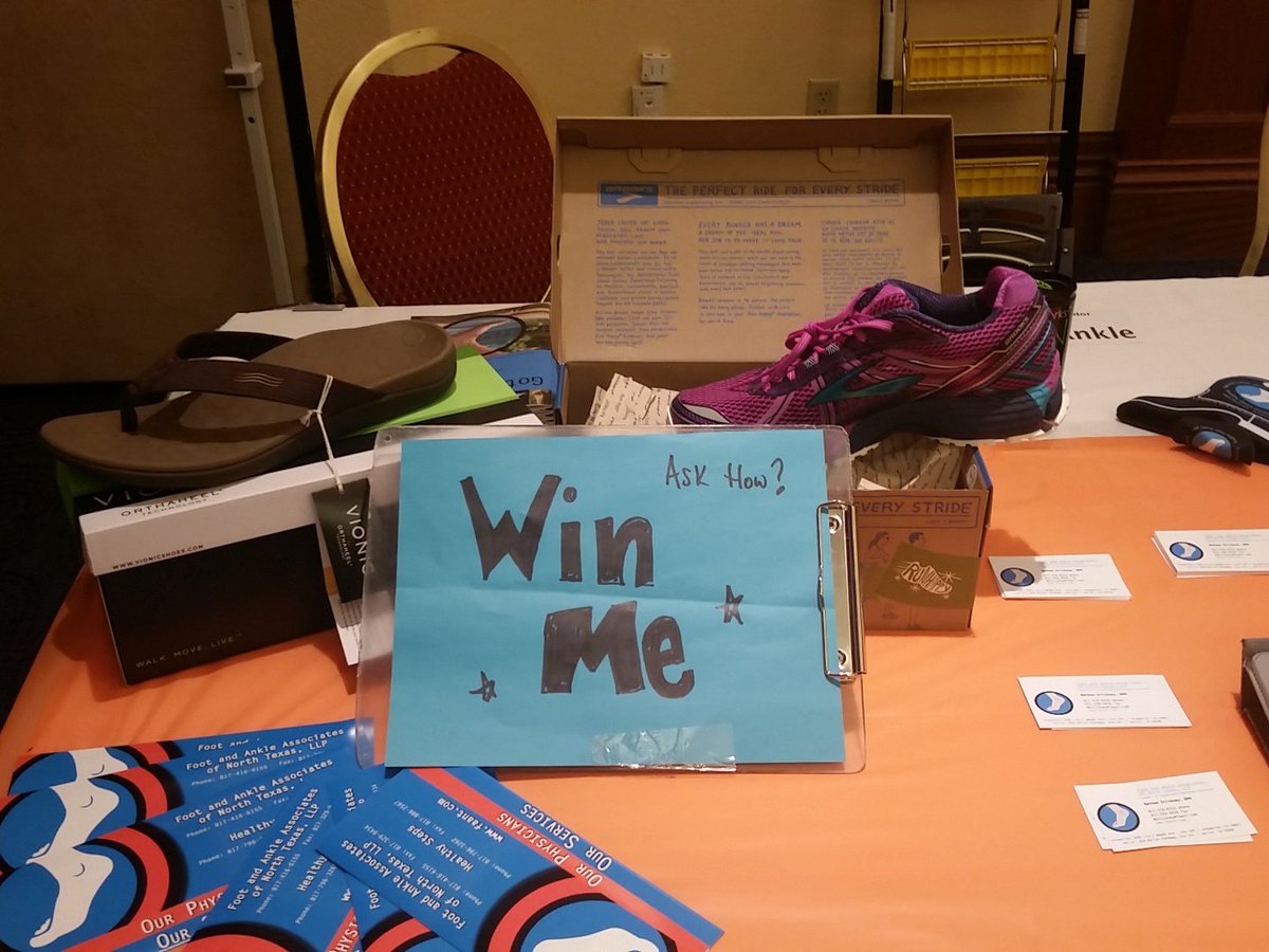faantfootsteps's tweet photo. Expo day 2 @DAR_multisport @myrundoc come on out and win some shoes!!  #blueredrun #halfmarathon https://t.co/EXwhLS0V9u