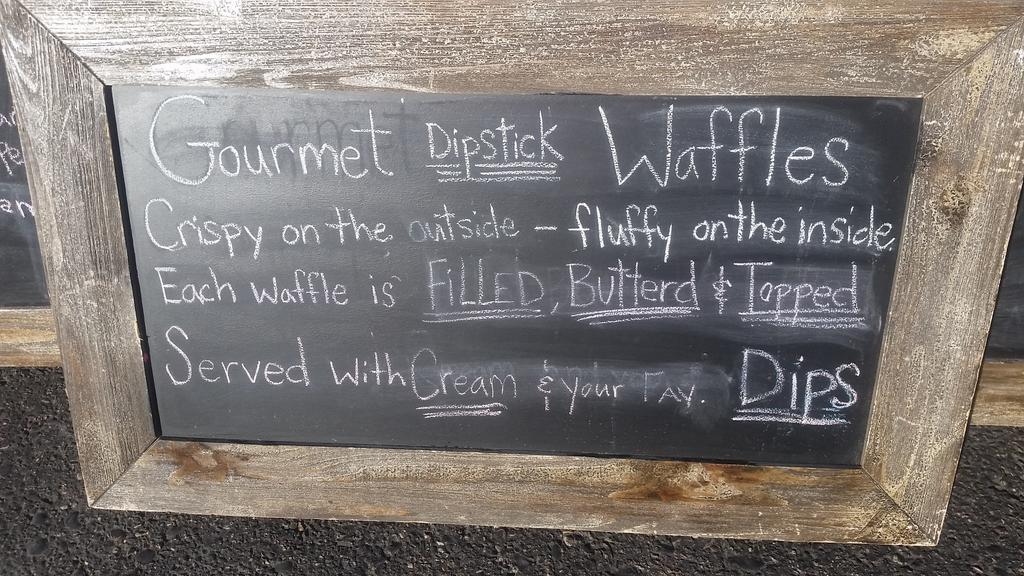 wafflesdipstick's tweet photo. Here at @frontporchpickins Right now until 4pm:) holy moly there are a ton of great things here! @peoriasportscom https://t.co/PIcMU6a2va