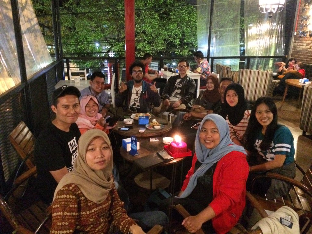 Yeaahh Selamat ulang tahun ya @lisapardani 

Panjang umur, sehat selalu, sukses!

Ayo traktir temen-temennya 😆