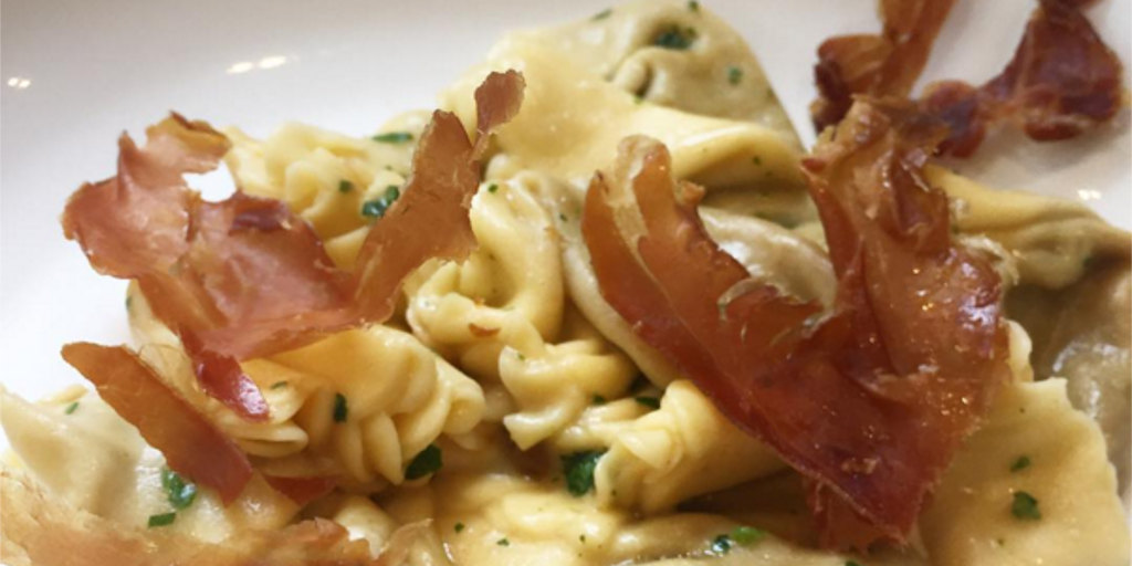 ModiGastronomia's tweet photo. #modigastronomia #varenique #vareniki #pierogui #vempromodi #higienopolis #cebola #granapadano #prosciutto #modi https://t.co/vaRfF7eIDa