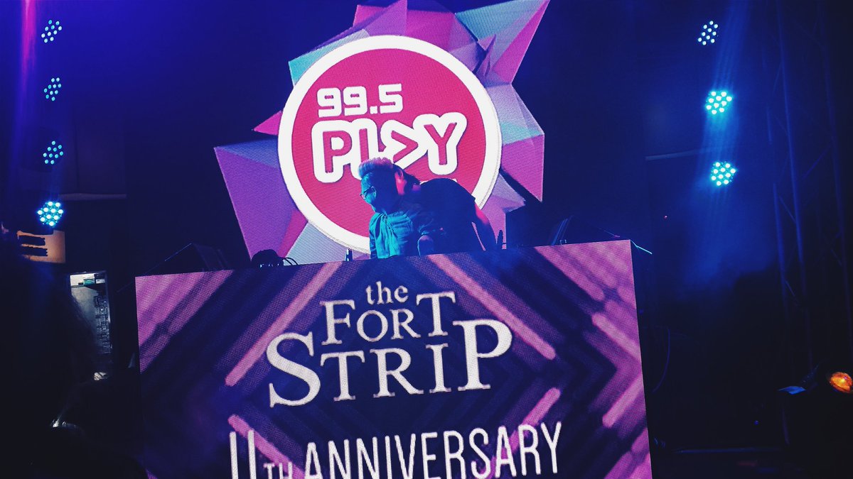 995PlayFM's tweet photo. Repping PlayFM at the 11th Anniversary of #TheFortStrip! ✌❤
Drop by, yeah? @Funkavy is on deck + @djdavidardiente 👊 https://t.co/OUS0QrNOWO