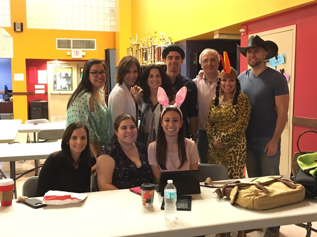 andrescalavia's tweet photo. So blessed for working with these people! #AVEChat2015 https://t.co/kTbr8zPIB9