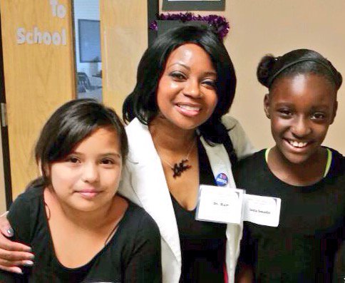 lildocd's tweet photo. @AmerMedicalAssn #DoctorsBackToSchool Inspiring students at Holmes Elementary School in @Cityofatlanta #AMAmtg #MAS https://t.co/q7zNDLiRpL
