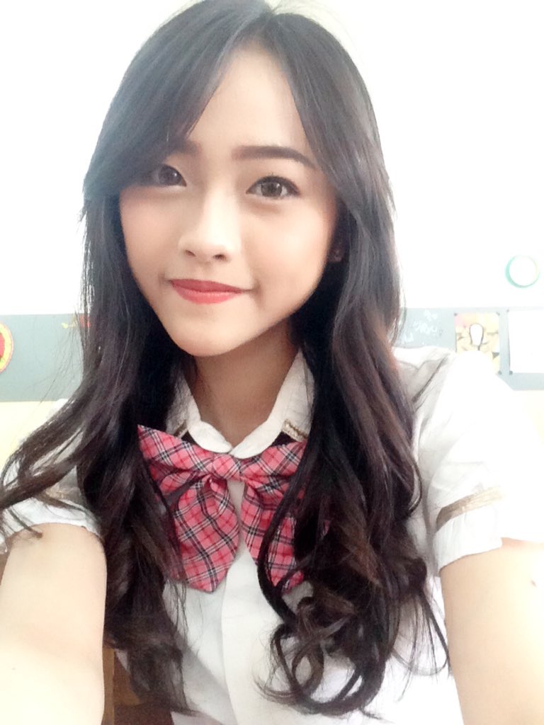 rona__ang's tweet photo. Cantik kan 😜😛👏👍😆😛 seneng banget dah pokoknya shooting Kepoin Oshi wkwkwk ikutin terus yaaa.. https://t.co/RUX5pe9hqL