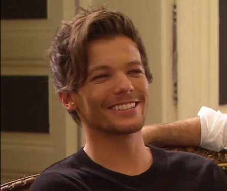 whereclownsgo's tweet photo. RT POR LAS MUECAS QUE HACE LOUIS CUANDO SONRIE

#MTVStars One Direction https://t.co/L6SyM8lClN