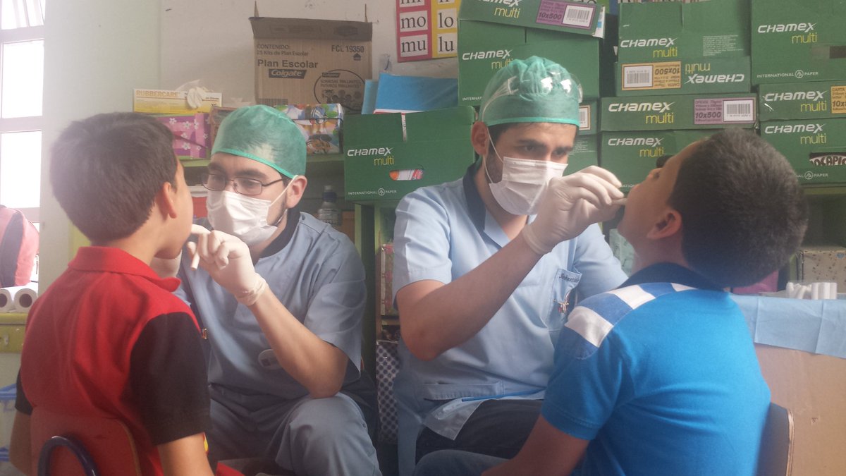 AsoUnab's tweet photo. #operativo #dental #ASOUNAB colaborando con #rotaract vitacura en #EscuelarepúblicadeMéxico https://t.co/dHSoAdLKyg