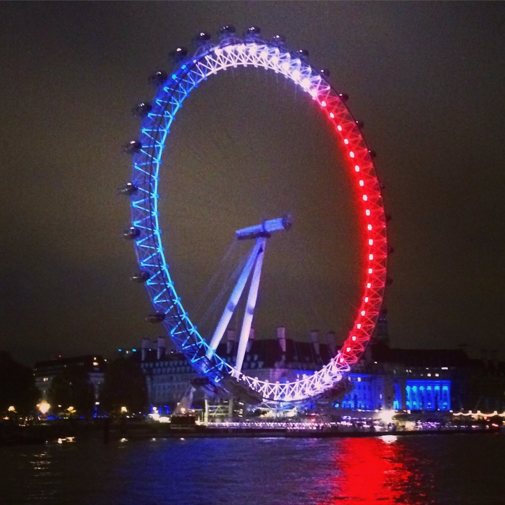 Char_Tutton's tweet image. Really touched me. The London Eye tonight 

#LoveForParis #PrayForParis #PrayForPeace #Paris