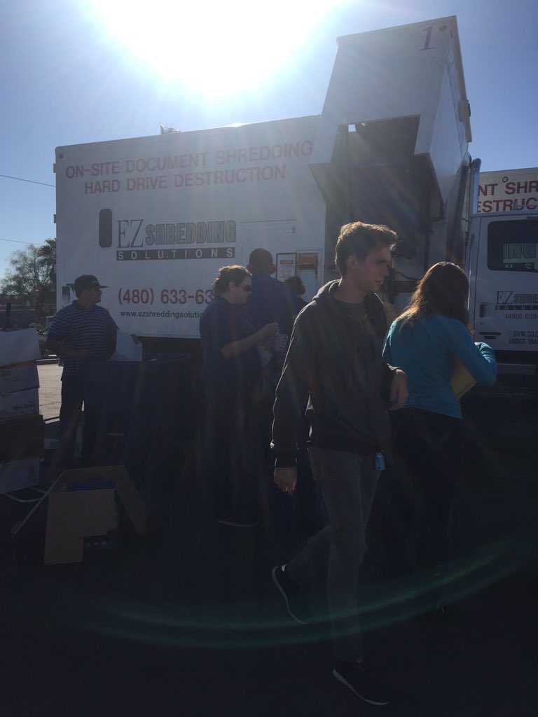 FirstAmericanCU's tweet photo. #ShredDay is in full effect! @EZshredding and the #CGYC are here until noon to securely shred your docs! #casagrande https://t.co/Zn1HXDx7z0