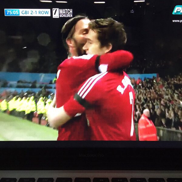 MufcWonItAll2's tweet photo. Brooklyn Beckham is a lucky lad #mufc 

https://t.co/lfrVOavljF