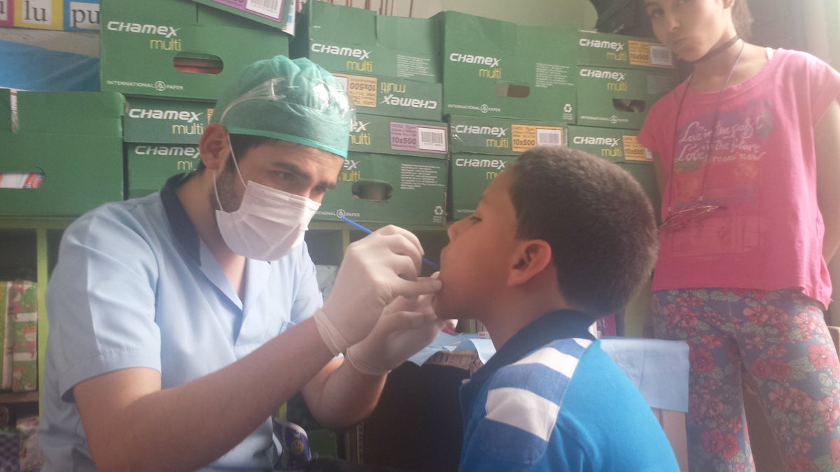 AsoUnab's tweet photo. #operativo #dental #ASOUNAB colaborando con #rotaract vitacura en #EscuelarepúblicadeMéxico https://t.co/dHSoAdLKyg