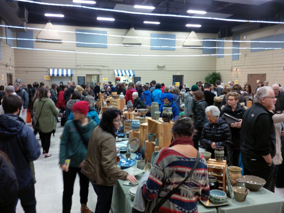 EdmPottersGuild's tweet photo. We're twenty minutes in... and the place is packed!!   Remember, "The early bird gets the worm!"#TRUE #EPGsale https://t.co/MOCYx2Udi2