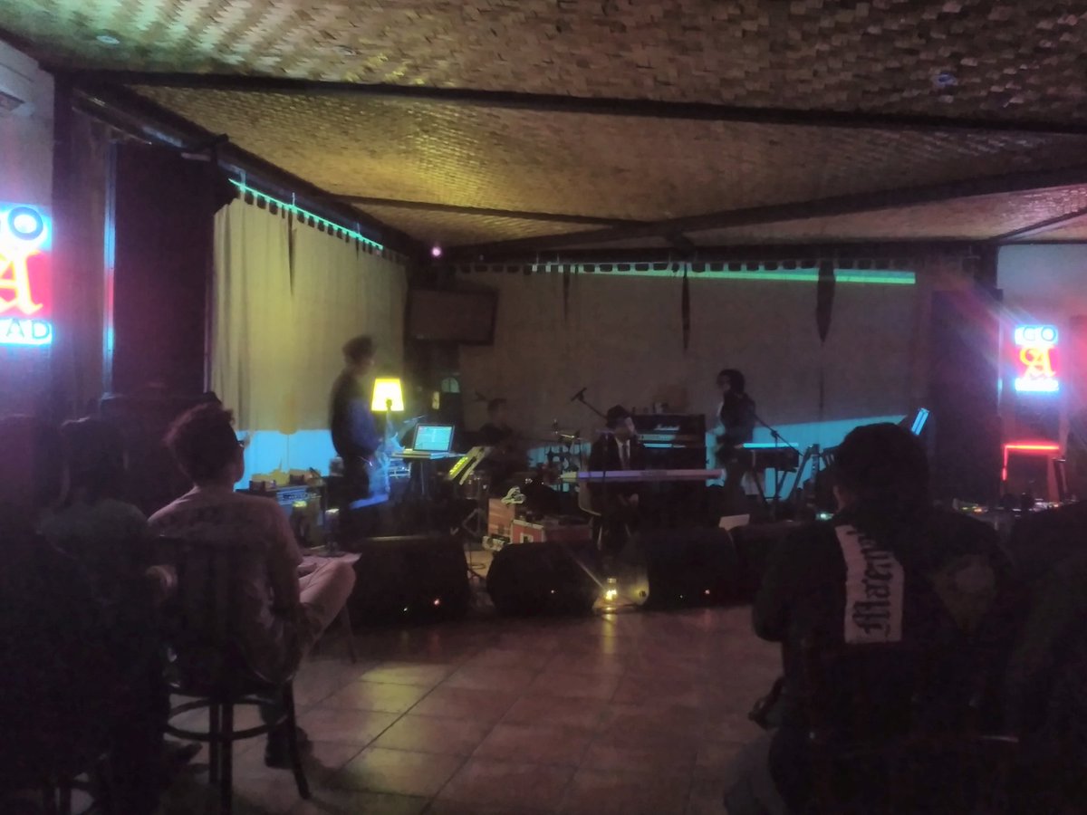 gigsplay's tweet photo. #midnightsupper malam ini dibuka oleh @ZATPP https://t.co/MkkILHEGYM
