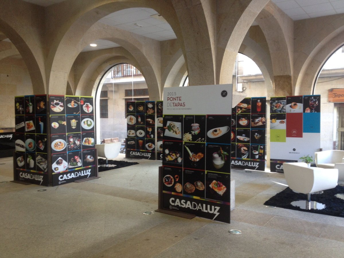VisitPontevedra's tweet photo. Visita na Casa da Luz a expo coas fotos das creacións gastronómicas e cócteles presentados a #Pontedetapas 2015 https://t.co/MDxvFvl0GL