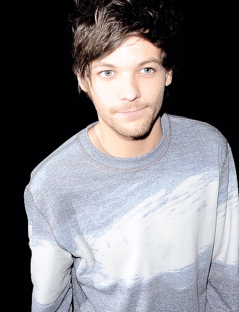 thelittlegend's tweet photo. HE IS BREATHTAKINGLY BEAUTIFUL #MTVStars One Direction https://t.co/j1Q1CIjOtQ