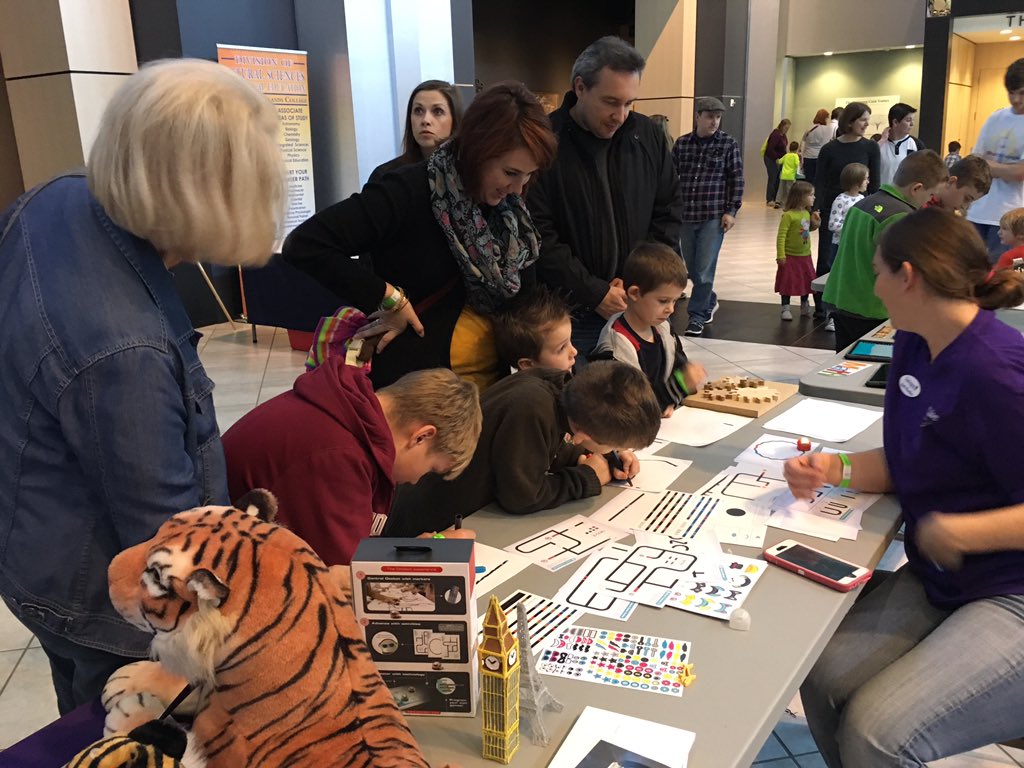 DarlingtonTiger's tweet photo. Darlington School has taken over @tellusmuseum! @darlingtonit @DarBots4100 @TheDarNews https://t.co/mdM5RJiB2U