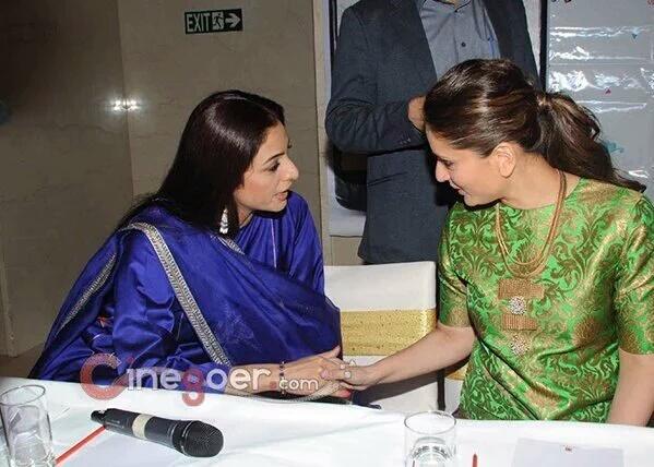 Kareena Kapoor Khan on Twitter: "Photo - Kareena bonds with Tabu at #ICFFI https://t.co/mdlQdLlqtB" / Twitter