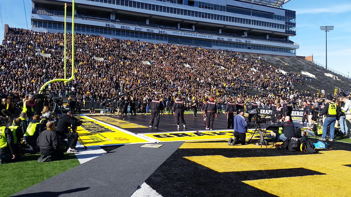 KSTATEADGT's tweet photo. I have been a part of a lot of great sporting events but this one is clearly at the top. #GoHawks https://t.co/ZjlRESpppv