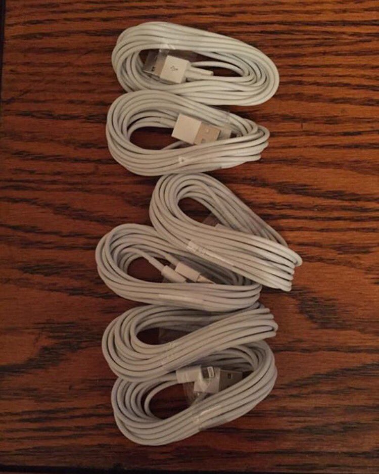OnlineStore_Chi's tweet image. Se venden cables USB de 3 metros, para iPhone 5 y 6 , a solo $3.000!
por mayor (10 unidades o más) a $2.000 !!!
