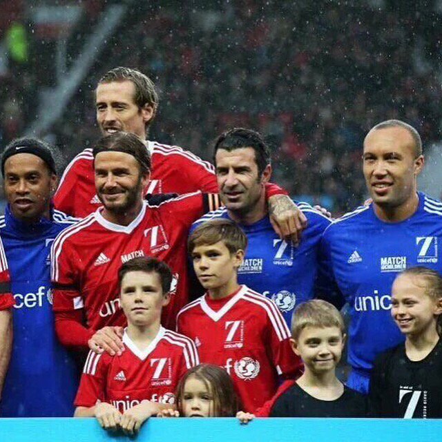 IamMSilvestre's tweet photo. Sport is one Answer #Respect #Love #Peace #United  #PrayForParis https://t.co/uCiLKYZXYR