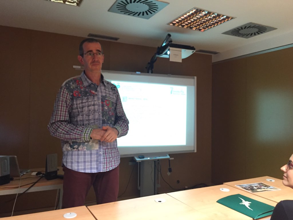 ManelTrenchs's tweet image. Explaining #arthistoryflip @escolapiamataro in @citafgsr  
#BBPPcita 
Another great #edtech experience
#PLN