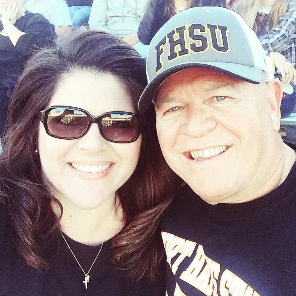 MarcelleHamel's tweet photo. #54fans #FHSU #proudparents #45starts @BigHam11 @TheDreamBowl https://t.co/Bv5pGgMLr7